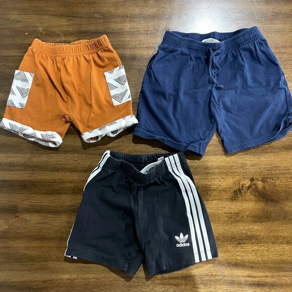 Set Of 3 Kids Shorts Adidas H&M & Orange Chevron Print Sizes 12M & 6-7Y - Picture 1 of 4